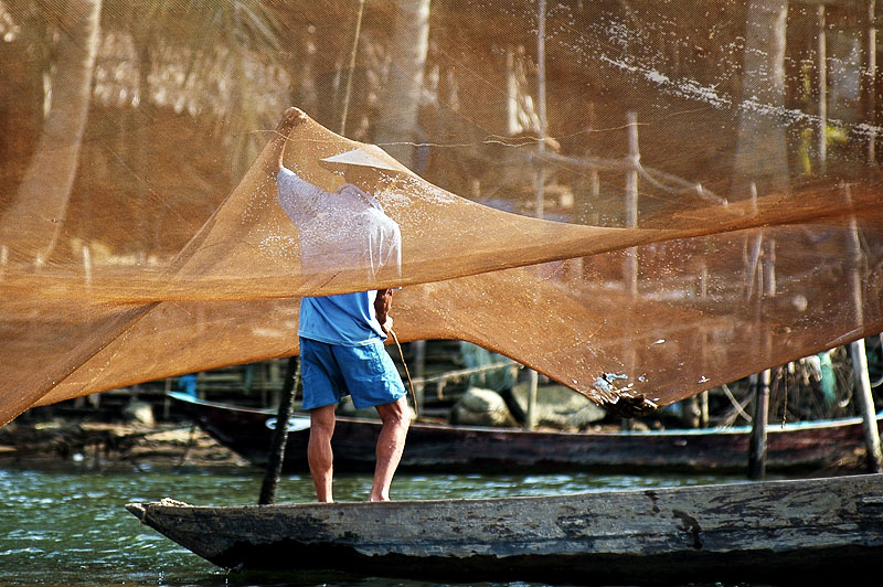pêcher sur la rivière Thu Bon