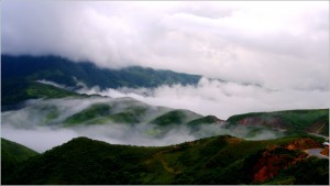 Le Col de Pha Din dans les nuages